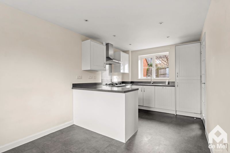 Property photo 2 of 12 Photo 6