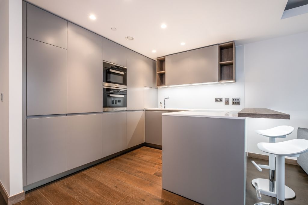 Property photo 3 of 11 Kitchen