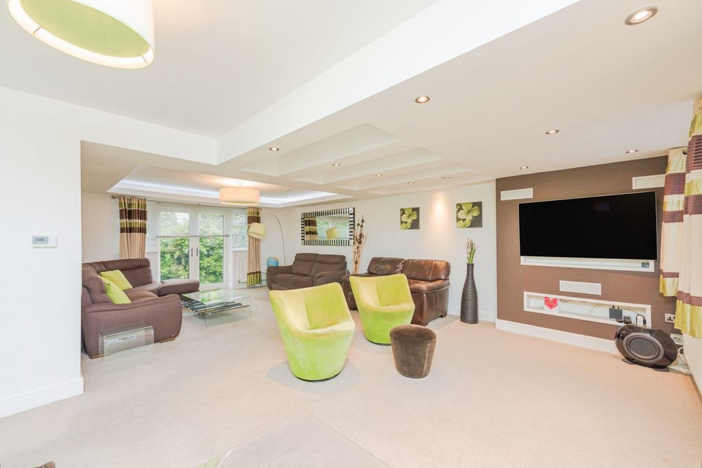 Property photo 3 of 27 Lounge A