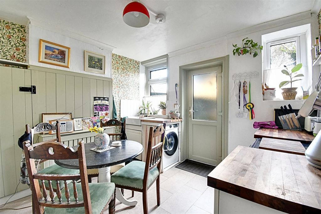 Property photo 3 of 16 Kitchen 1.Jpg