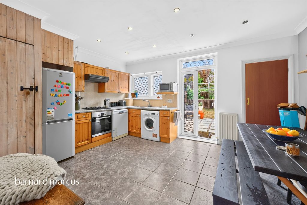 Property photo 2 of 19