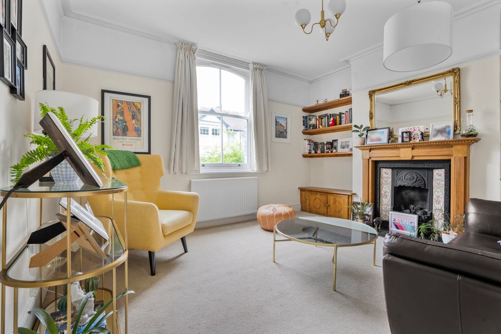 Property photo 2 of 14 Blandford Rd (12)