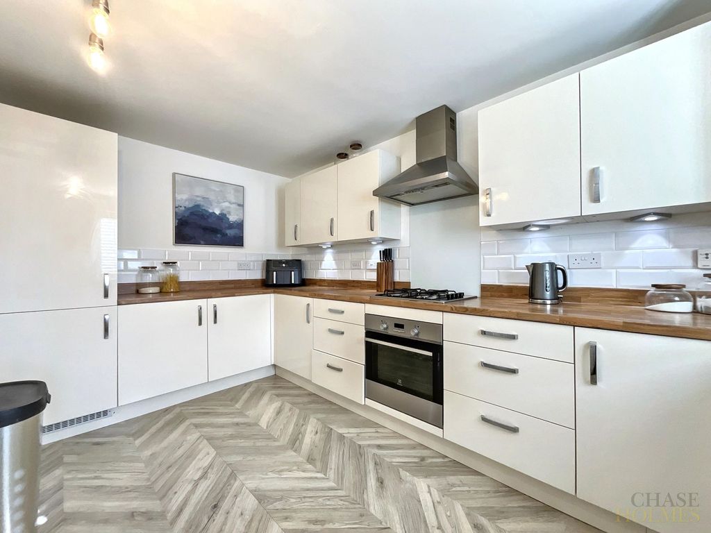 Property photo 3 of 23