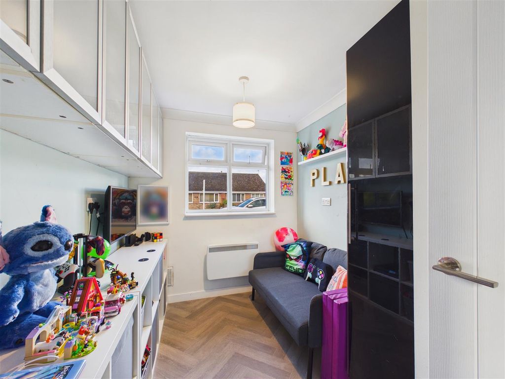 Property photo 2 of 15 Play Room / Bedroom