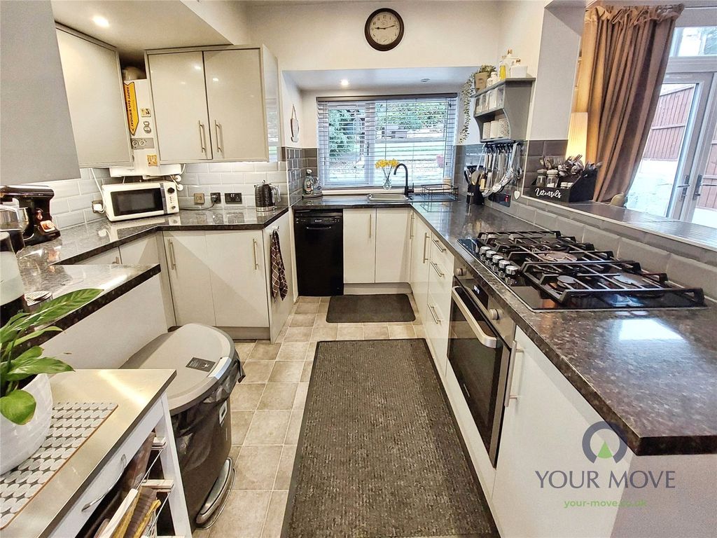 Property photo 2 of 19 Kitchen