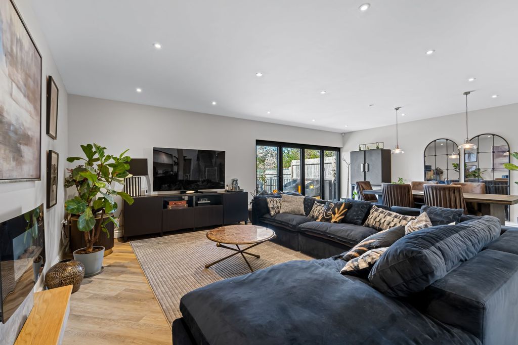 Additional image 5 of 4 bed barn conversion to rentCold Pool Lane, Badgeworth GL51