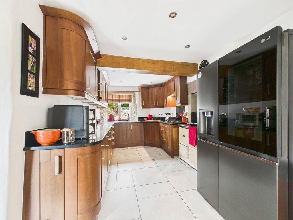 Property photo 2 of 25 Kitchen