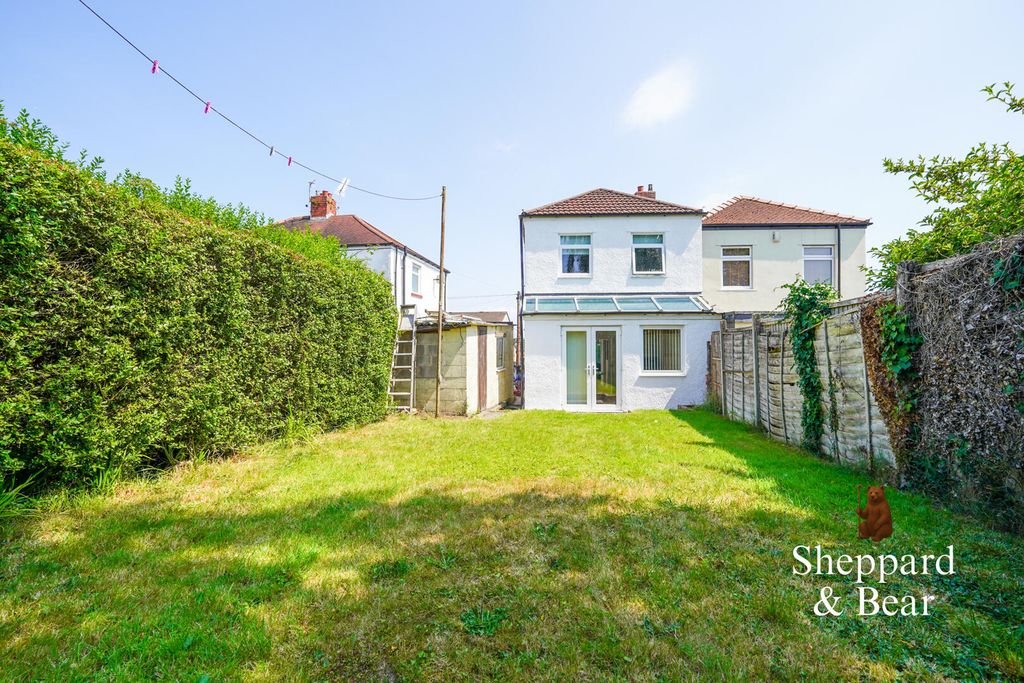 Property photo 2 of 40 Rear Garden