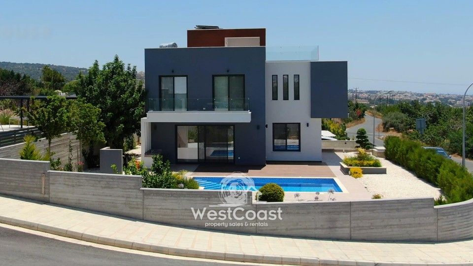 Property photo 1 of 3