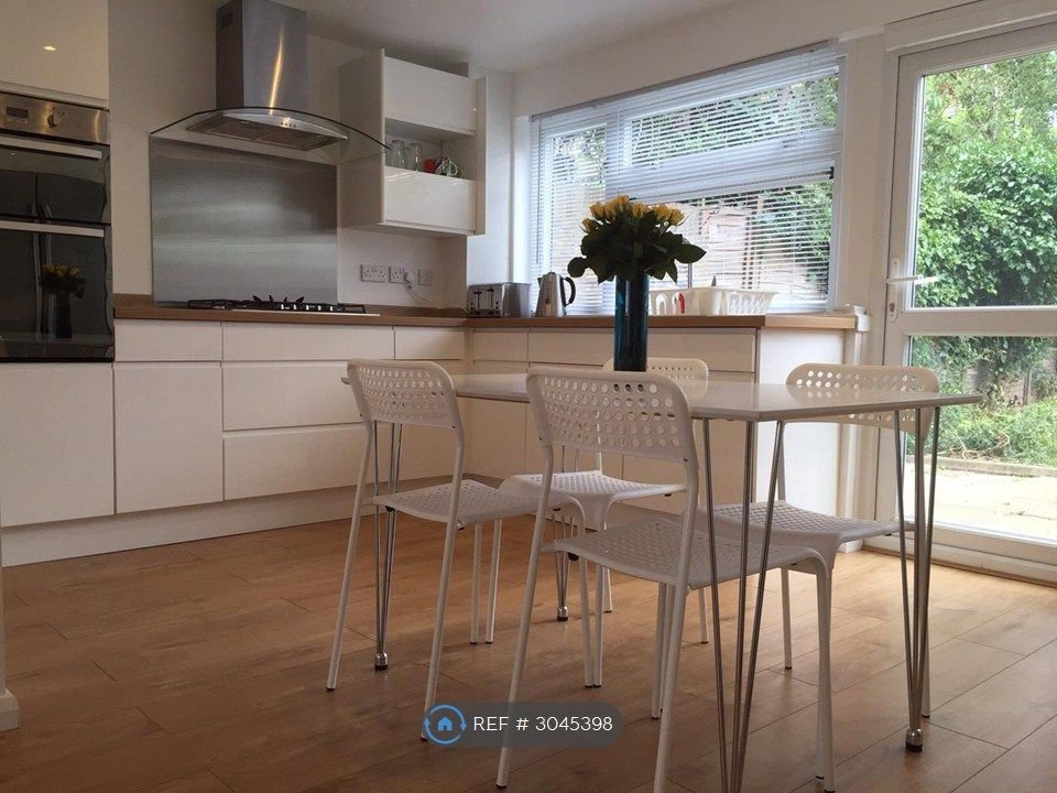 Property photo 3 of 8 Kitchen/Diner