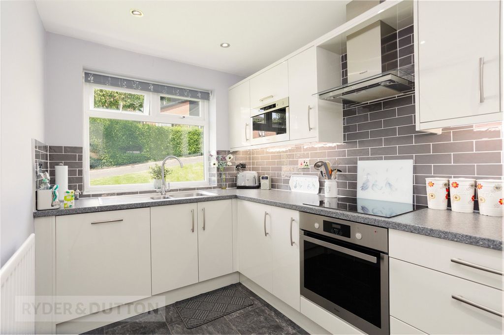 Property photo 1 of 21 Kitchen