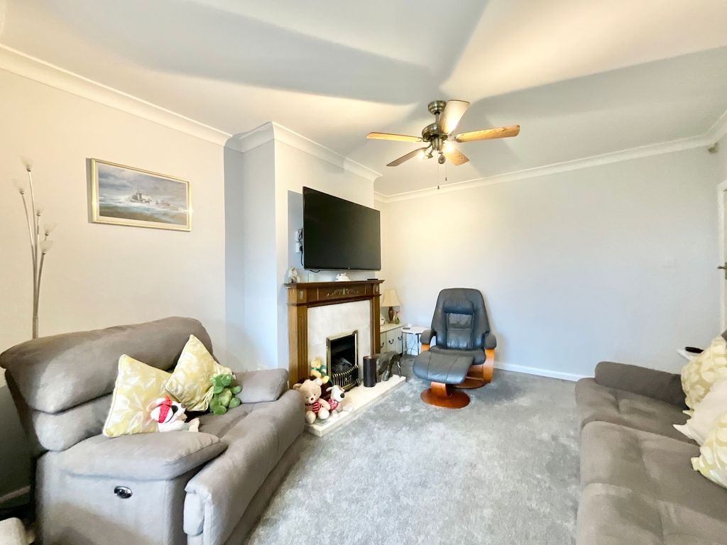 Property photo 3 of 34