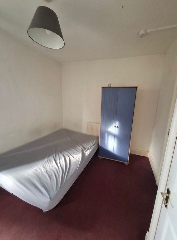 Property photo 1 of 3 Bright Double Bedroom With Ample Floor Space...