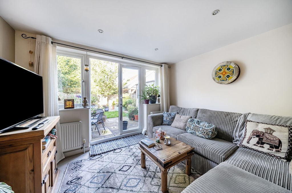 Property photo 2 of 15 1354121-11-68c2Ed...