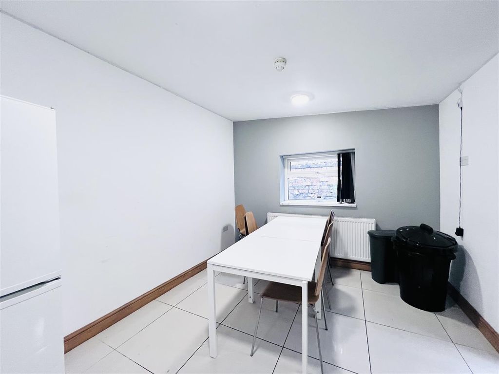 Property photo 3 of 15 Dining