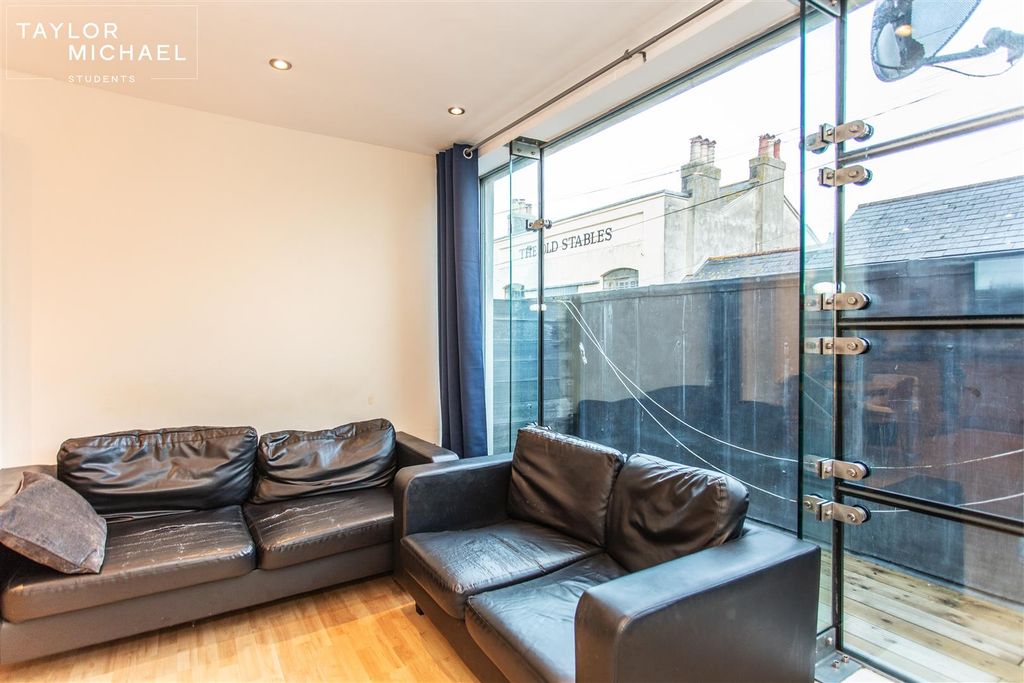 Property photo 2 of 24 Living Room