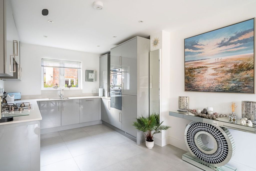 Property photo 3 of 30