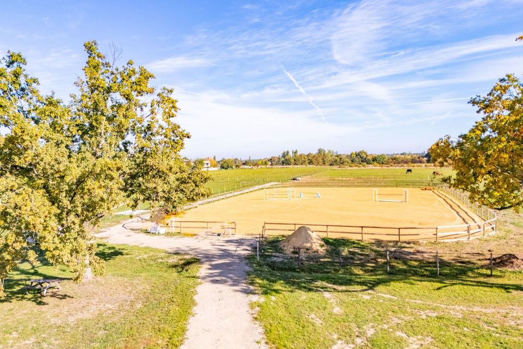 Property photo 1 of 37