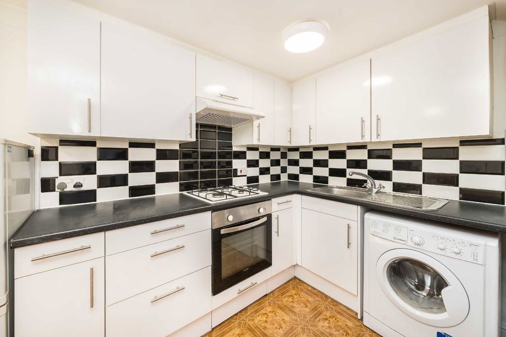 Property photo 3 of 6