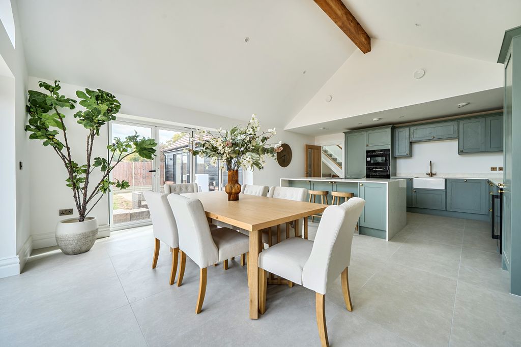 Property photo 2 of 24 15143347
