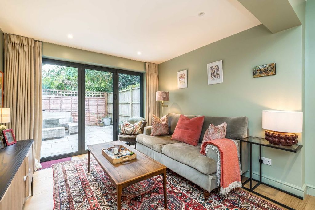 Property photo 2 of 8