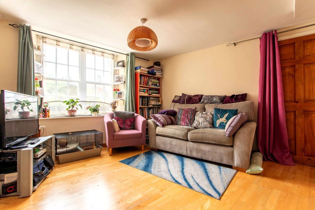 Property photo 2 of 20 Photo 1