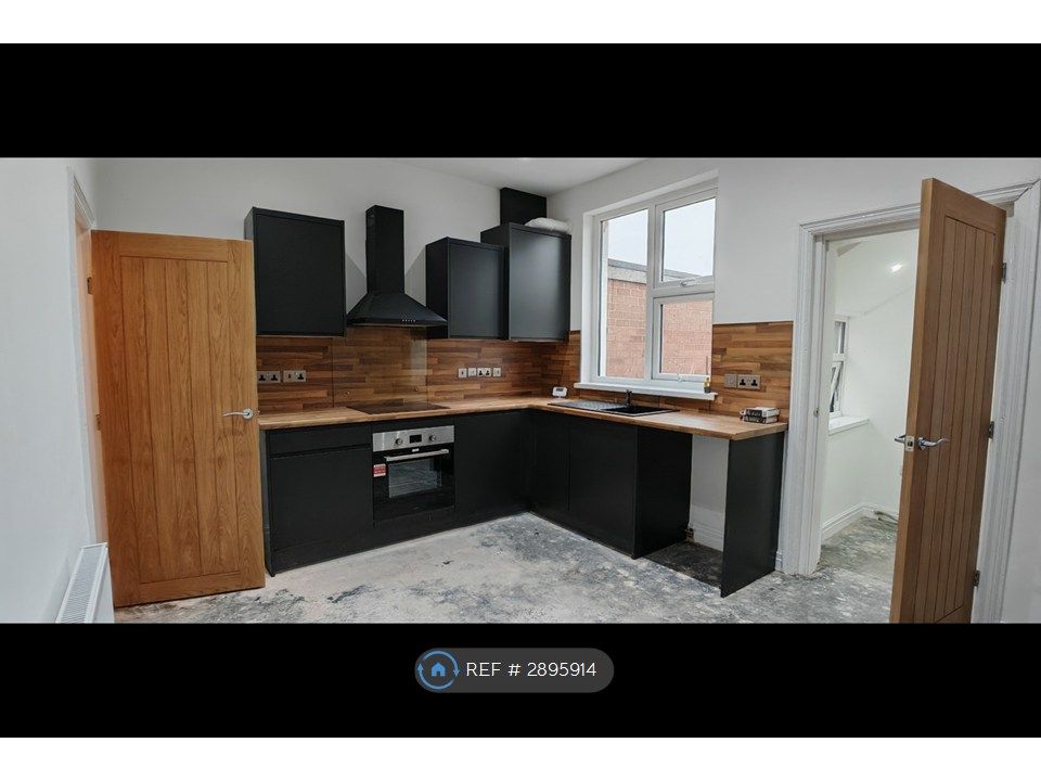 Property photo 3 of 19 Kitchen