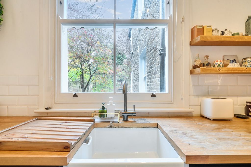 Property photo 2 of 20 Kitchen