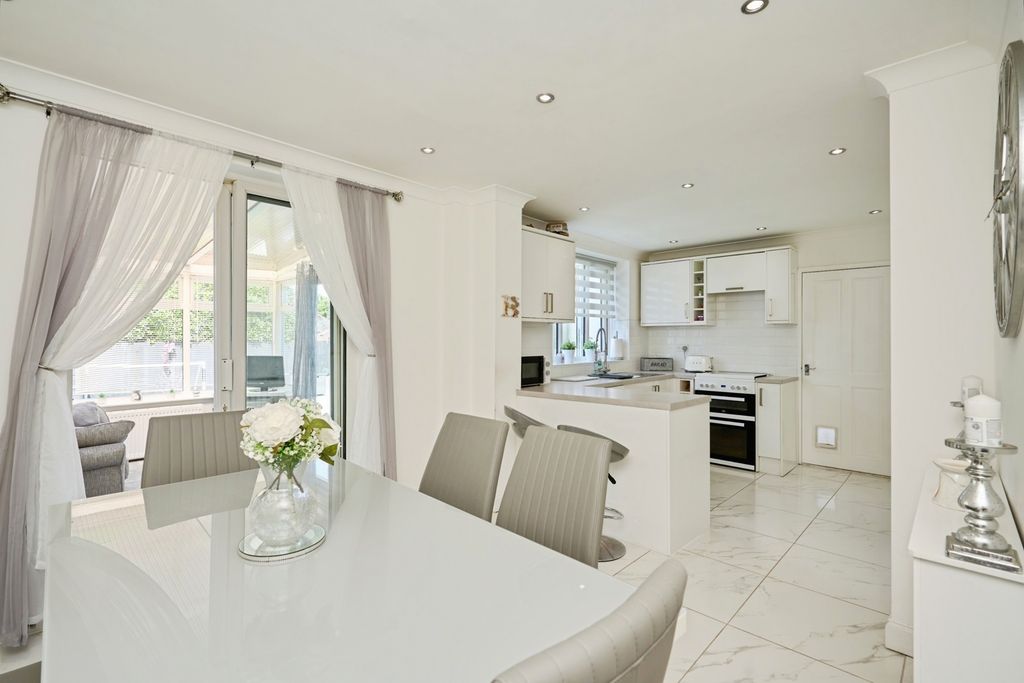 Property photo 3 of 17 Kitchen/Diner