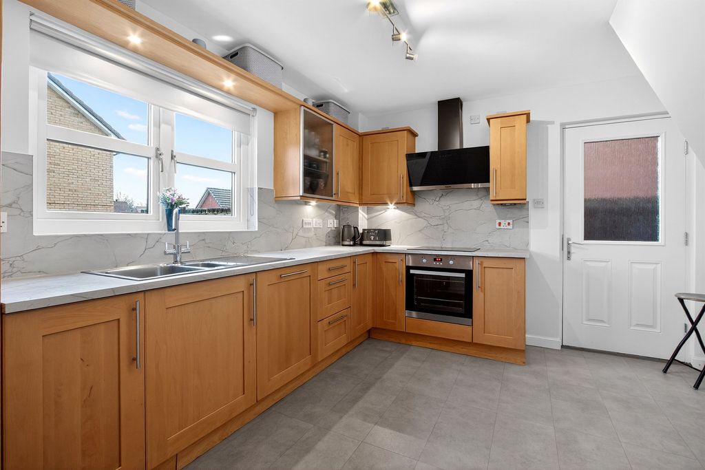 Property photo 3 of 23