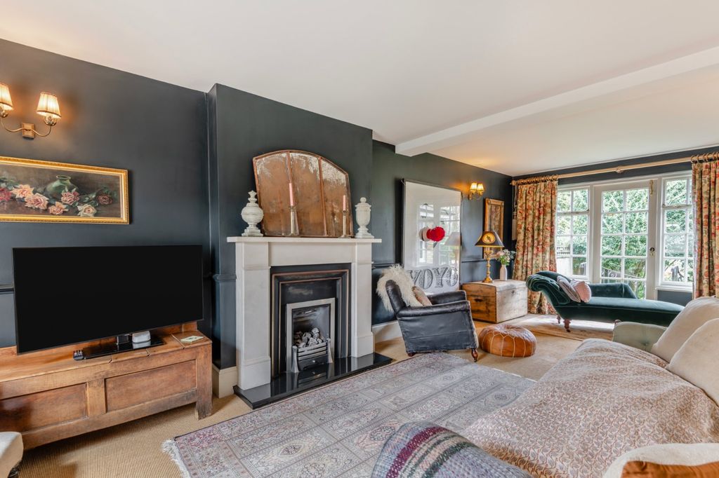 Property photo 3 of 18 Sitting Room