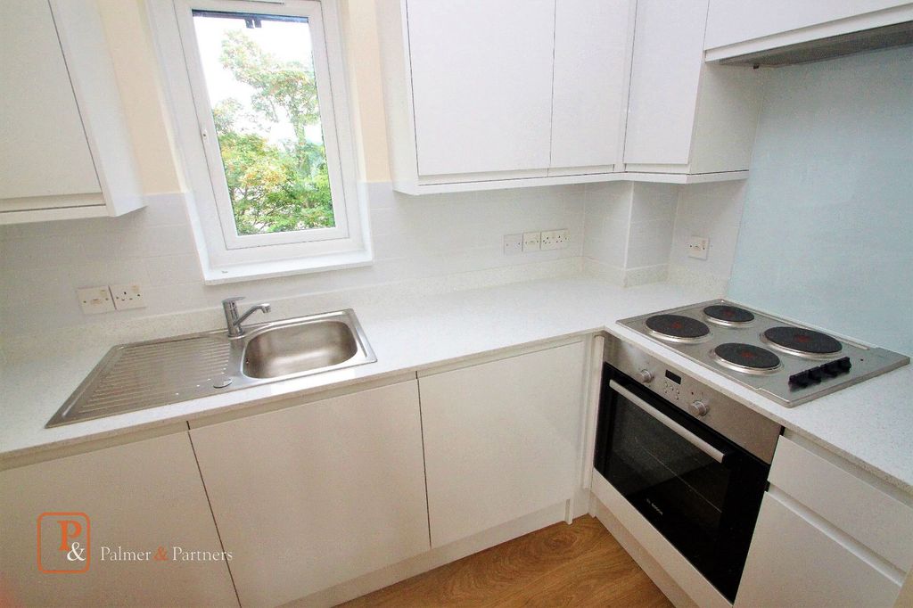 Property photo 2 of 9 Kitchen