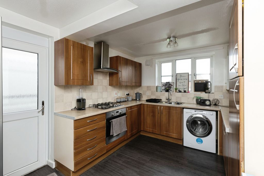 Property photo 3 of 15 Kitchen