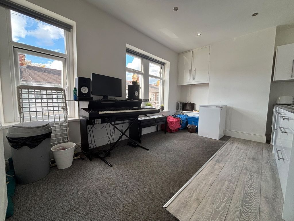 Property photo 2 of 7 c3544890-Aff8-4Aba-9F0E-0Aa4363Ab36B