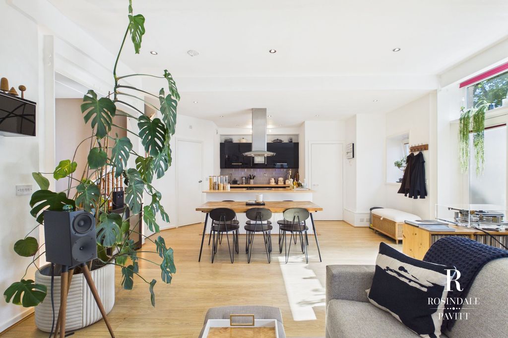 Property photo 2 of 20 16