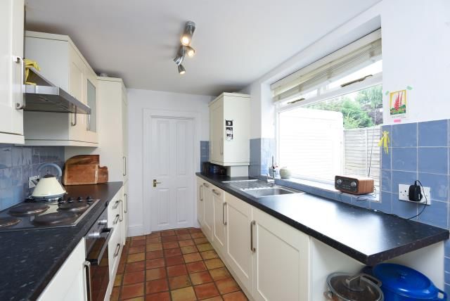Property photo 2 of 10 Kitchen