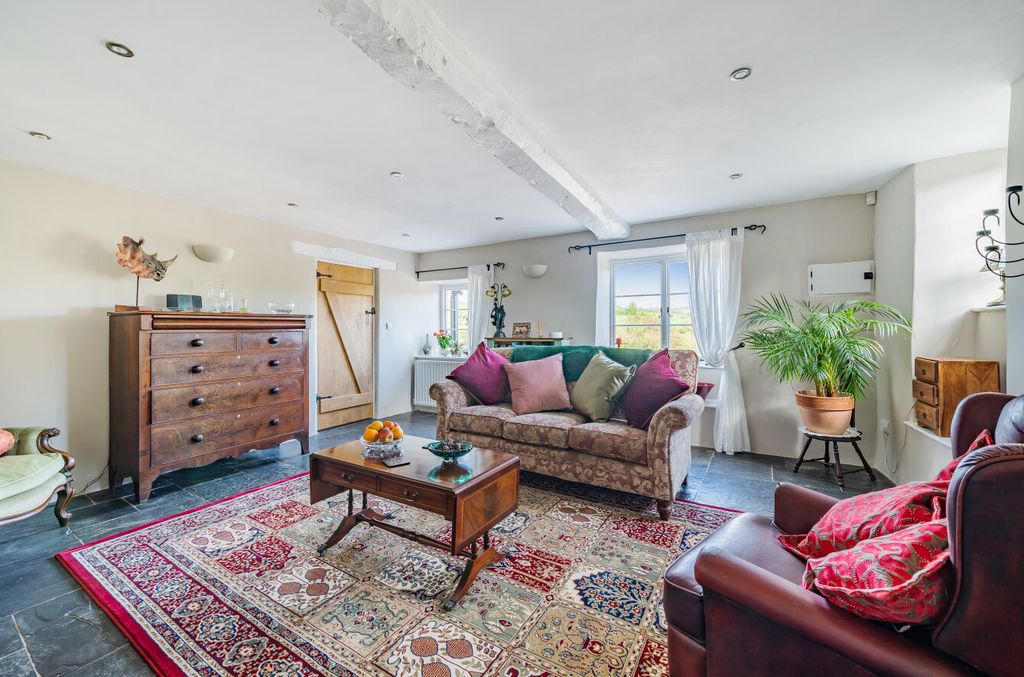 Property photo 2 of 24 Sitting Room