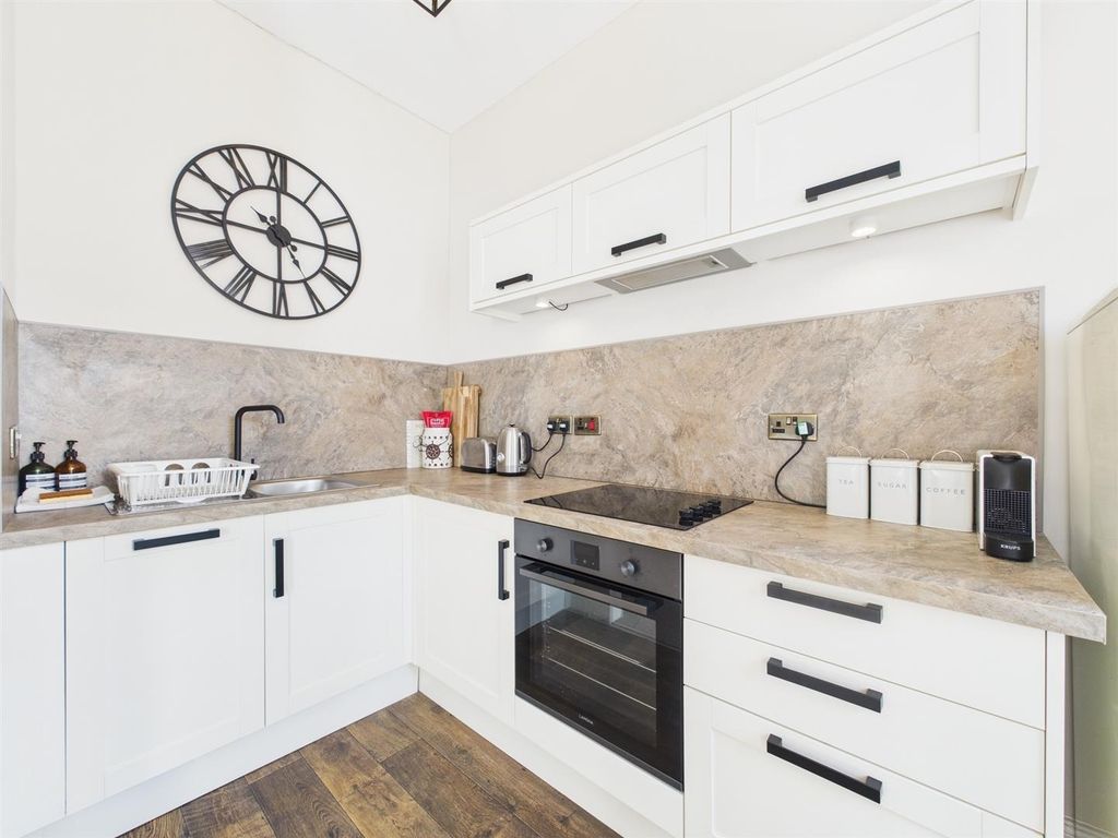 Property photo 3 of 12 Kitchen
