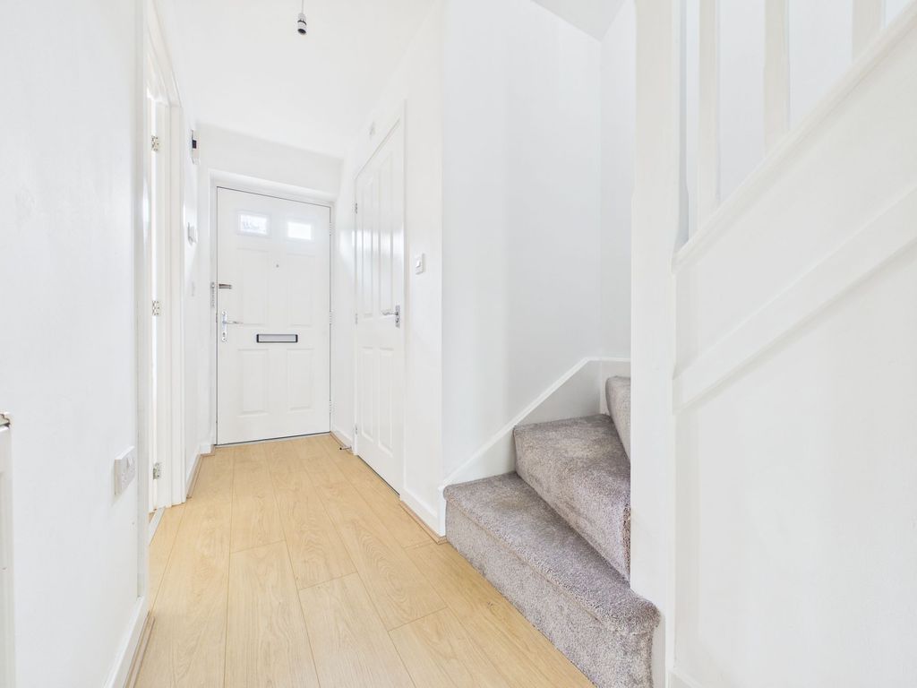 Property photo 2 of 13 Entrance Hall