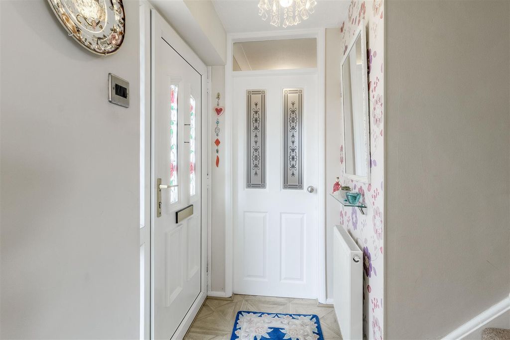 Property photo 2 of 15 Entrance Hall