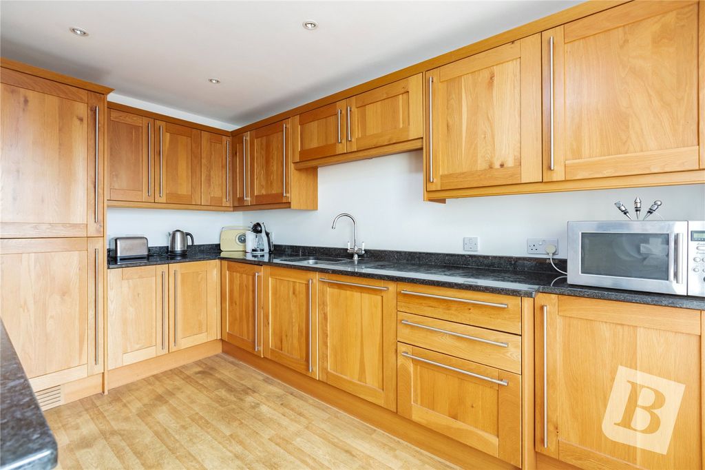 Property photo 3 of 10 Kitchen