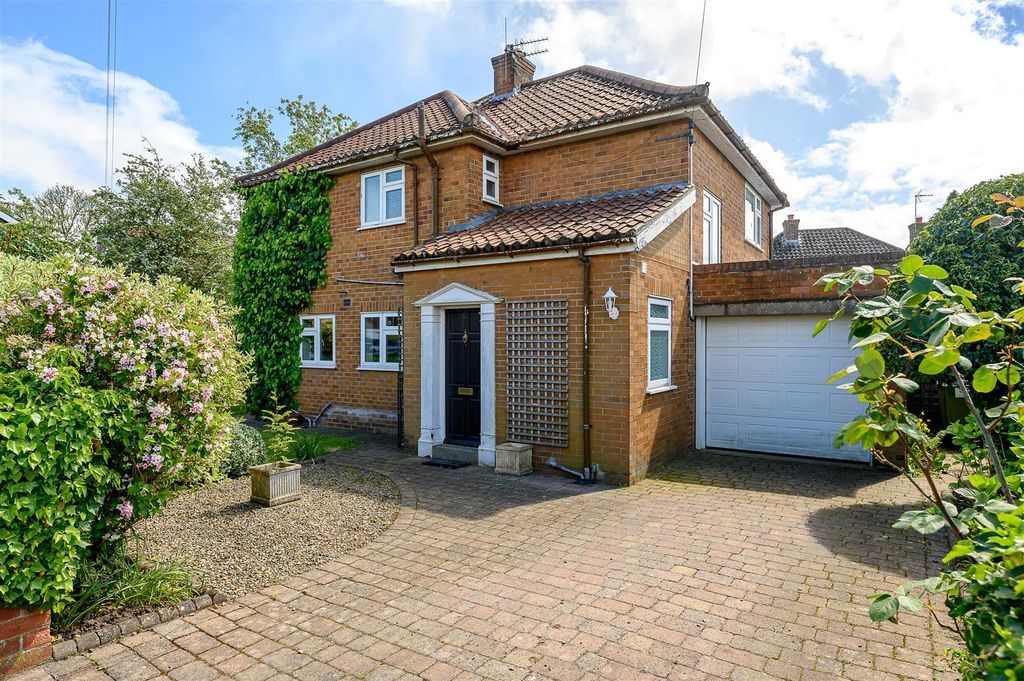 Property photo 1 of 21 External