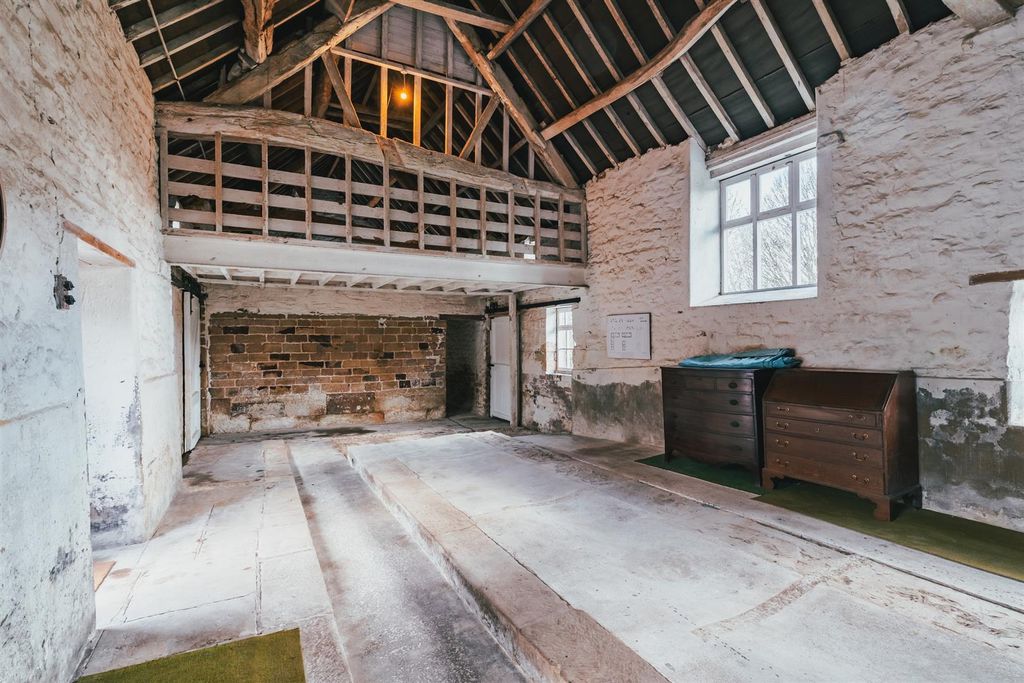 Property photo 3 of 15 Barn 2 - Room 1
