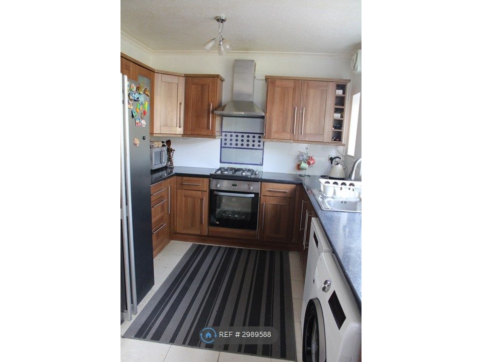 Property photo 2 of 18 Kitchen