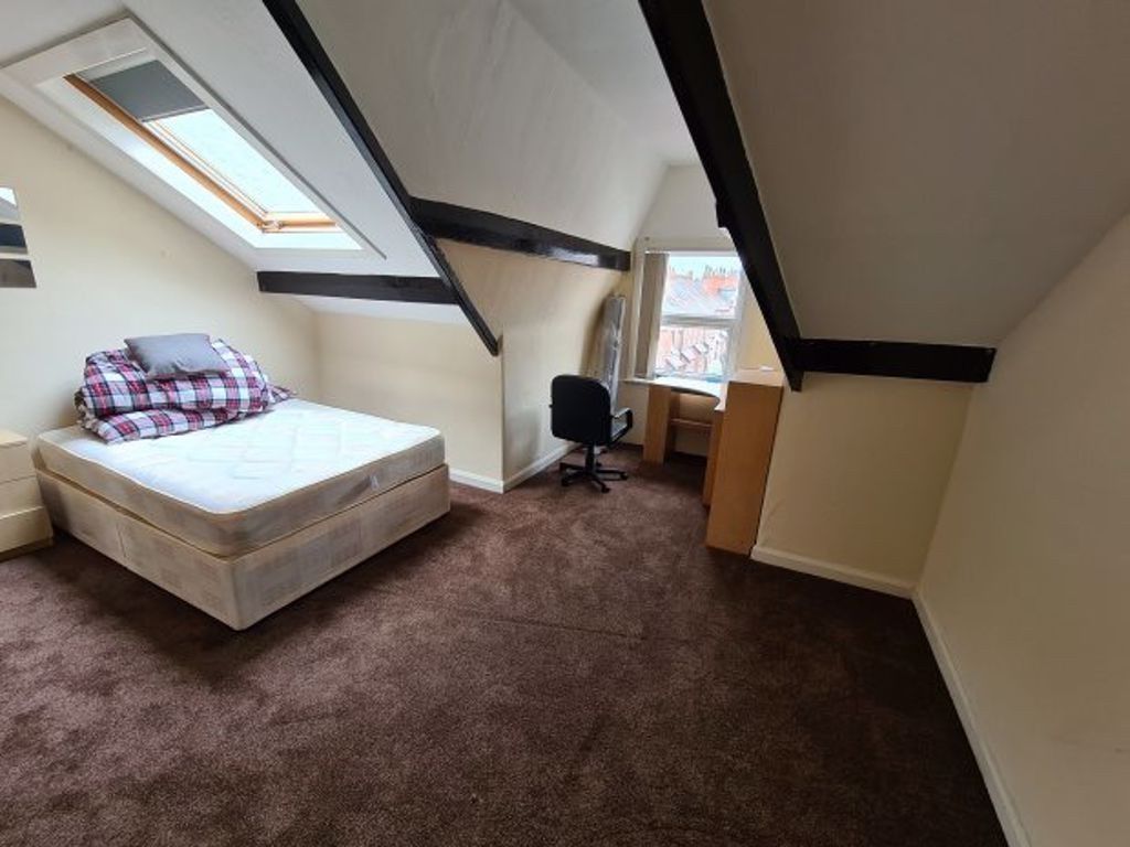 Property photo 2 of 17 A Cozy And Well-Maintained Bedroom With A Comforta...