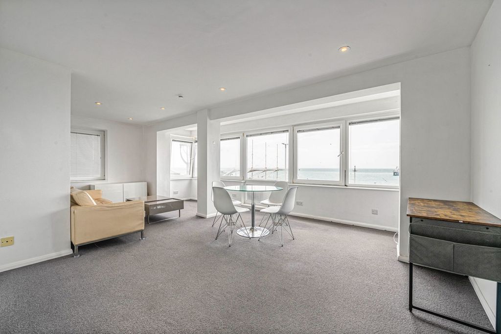 Property photo 1 of 43