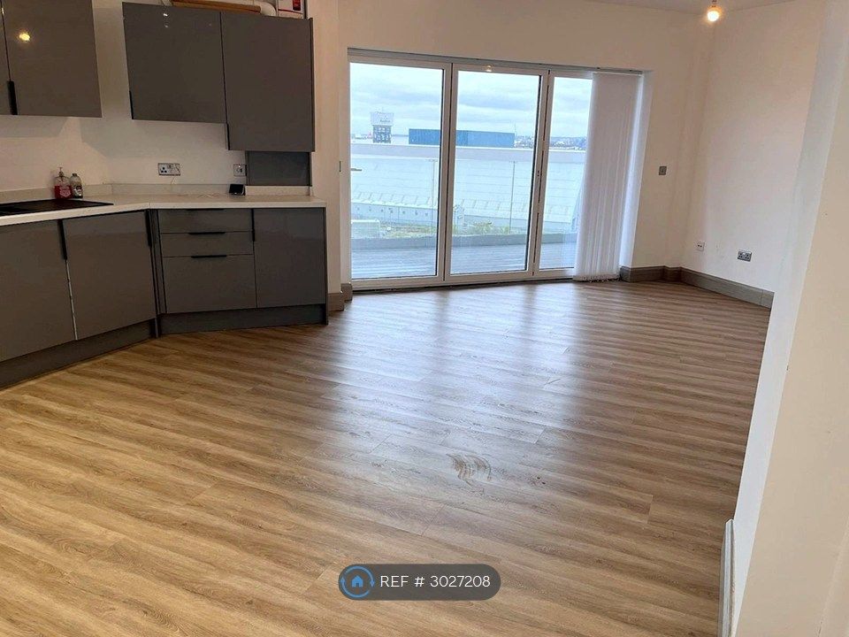 Property photo 1 of 20 Open-Plan Living With Bi-Fold Doors To The Balcony