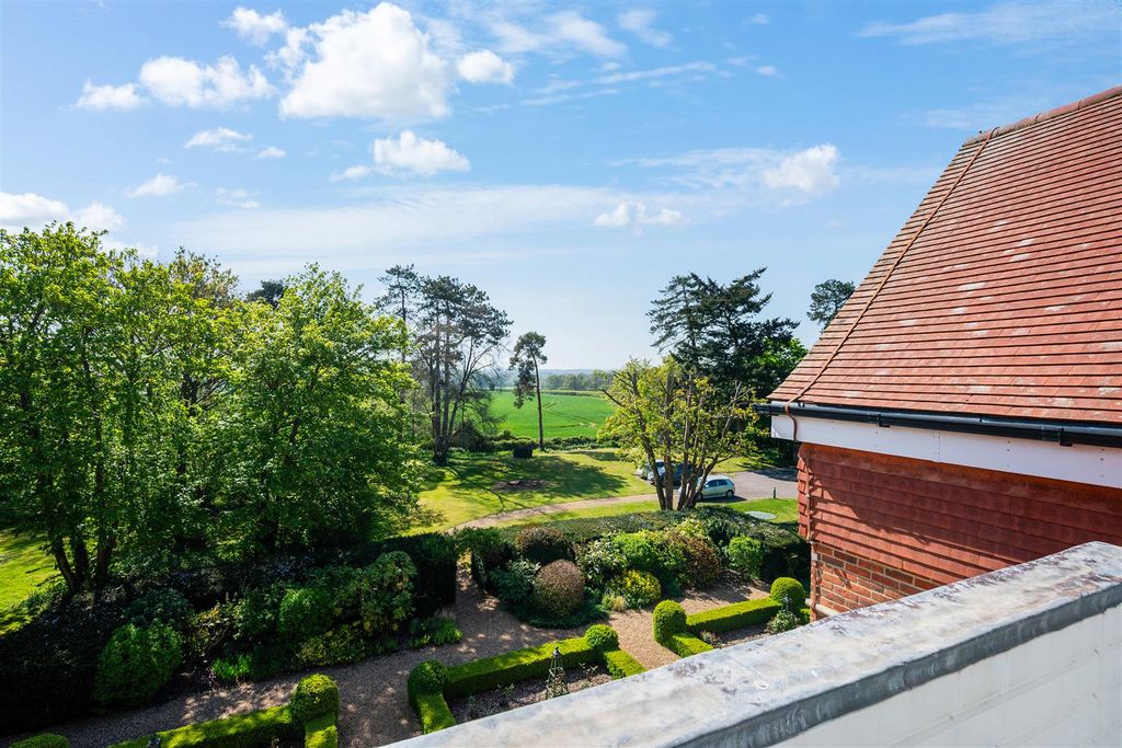 Additional image 15 of 2 bed flat for saleFlanchford Road, Reigate RH2