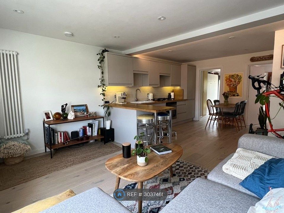 Property photo 3 of 16 Bright Living Room Area