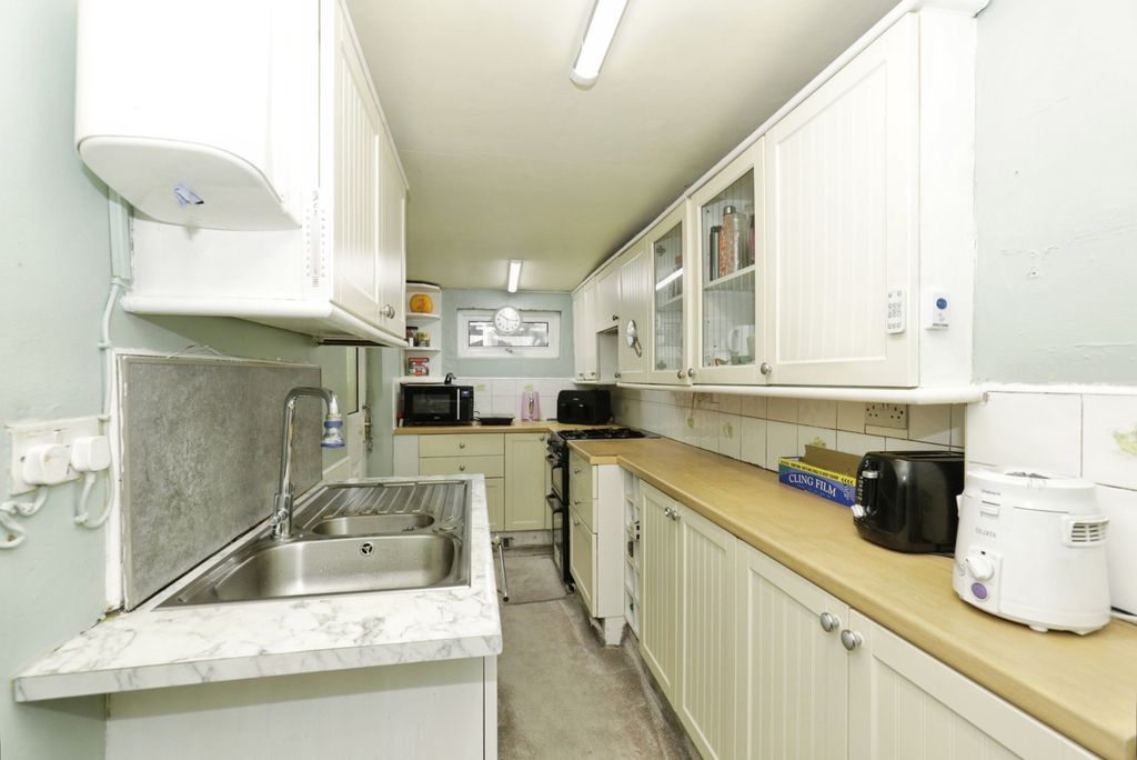 Property photo 3 of 21 Pbox-Img.Jpg